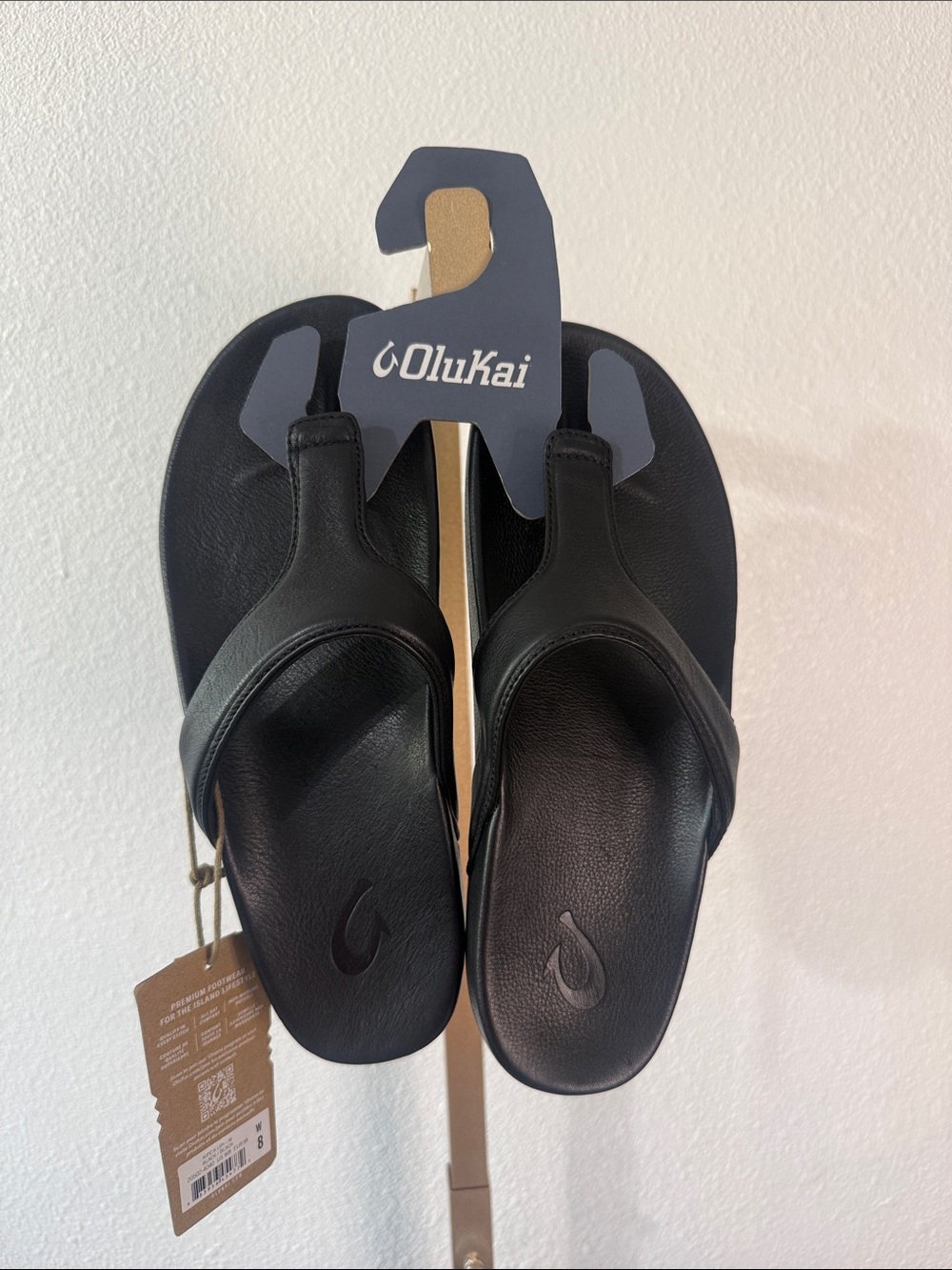 OluKai Black Slip-On Leather Slipper Sandals- KIPE'A LIPI- Womens size. 8